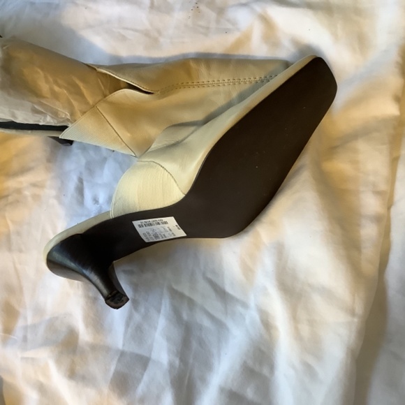 Shoes - Picture 4 of 7